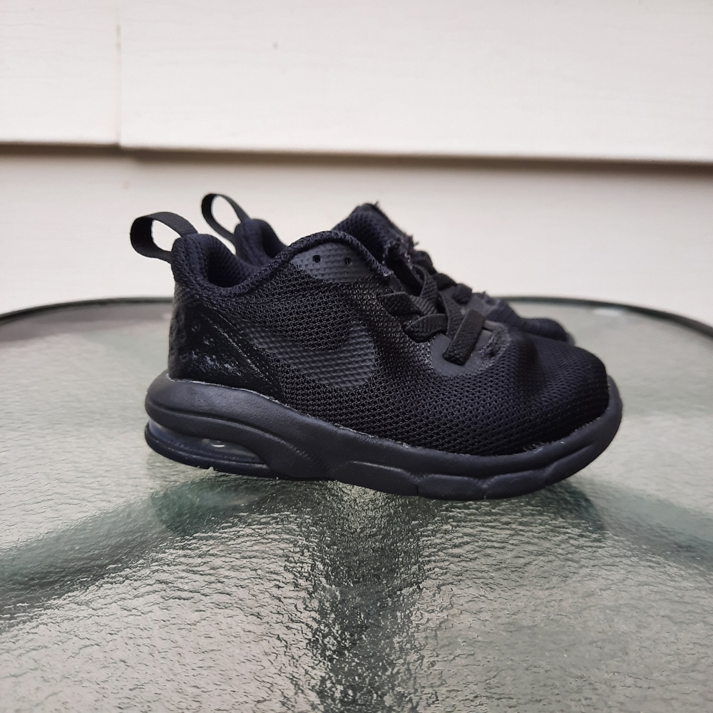 NIKE AIR MAX MOTION LOW KID'S Size 5C, 917652-001